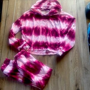 Tye dye JUSTICE 2 piece outfit. Very soft to the touch size medium 10/12 nwot